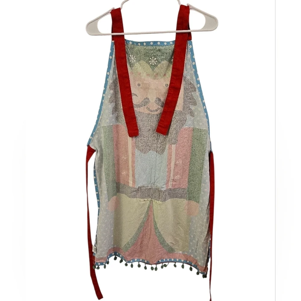 PIER 1 IMPORTS CHRISTMAS NUTCRACKER APRON.